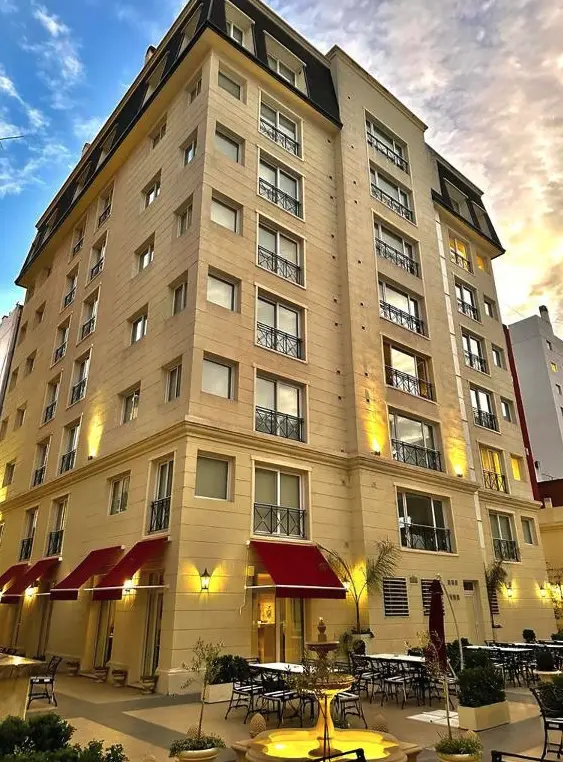 Aparthotel Carat mesas afuera