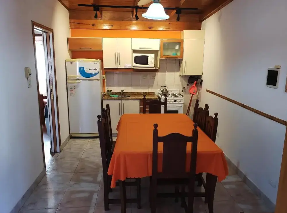 Departamentos Complejo La Naranjita cocina comedor