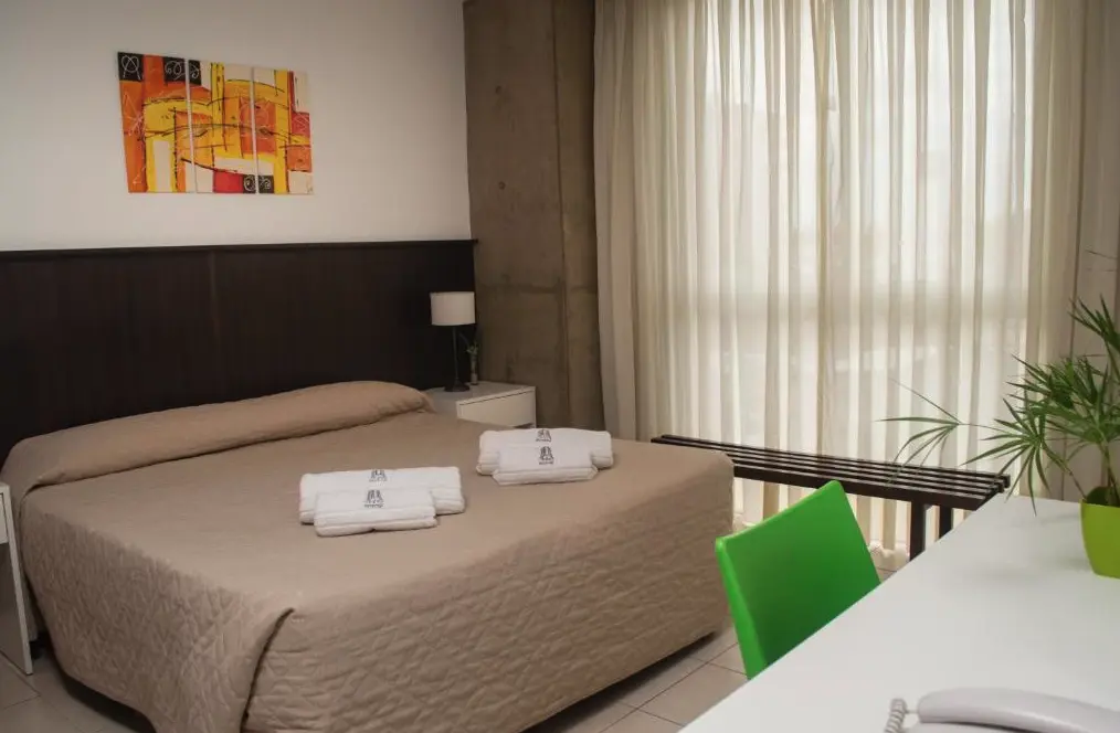 Departamentos Torre Potosí cama doble con toallas