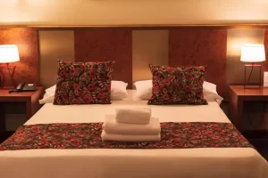 Hotel 1412 cama doble con toallas