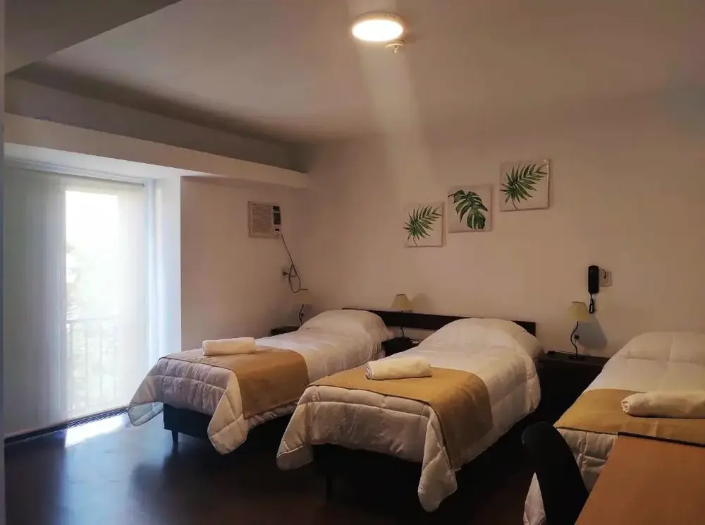 Hotel Emilia habitación triple