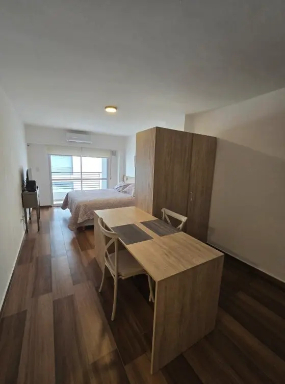 Departamento Primero de Mayo 1115 mesa de comedor