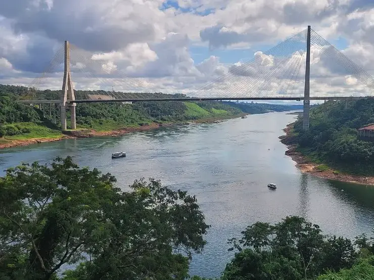 Hito Tres Fronteras Puerto Iguazú