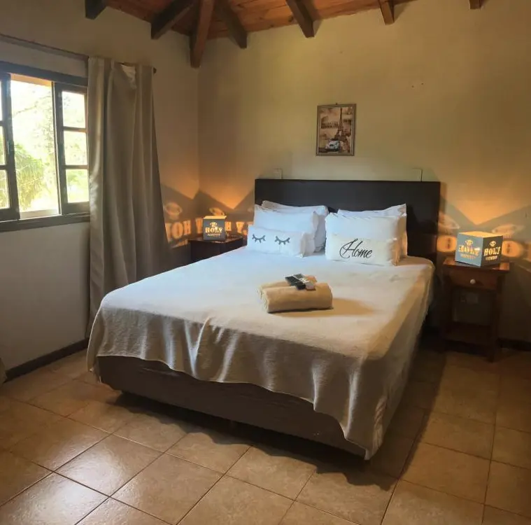 Hotel Beer Iguazú cama doble con toallas