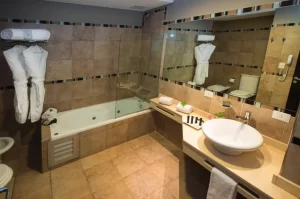 Hotel Falls Iguazú baño completo