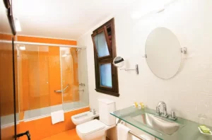 Hotel Guaminí Misión baño completo