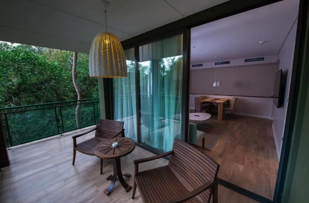 Hotel Iguazú Jungle Lodge mesa en el balcón