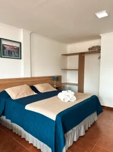Hotel Mediterraneo Suites cama doble con toallas