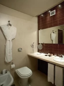 Hotel Panoramic Grand espejo del baño