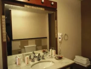 Hotel Passaros espejo del baño