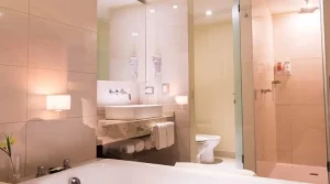 Hotel Pirayú baño completo