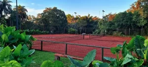 Hotel Raíces Esturión cancha de tenis