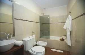Aparthotel Costa Iguazú baño completo