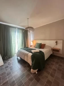 Aparthotel Uru Iguazú cama doble con toallas