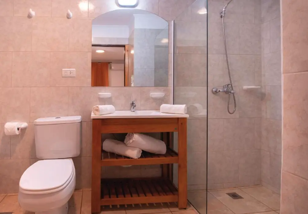 Cabañas El Leñador espejo del baño