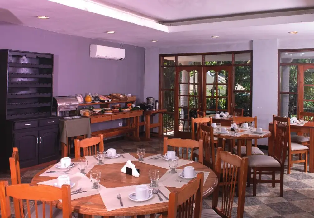 Cabañas El Leñador mesas para comer