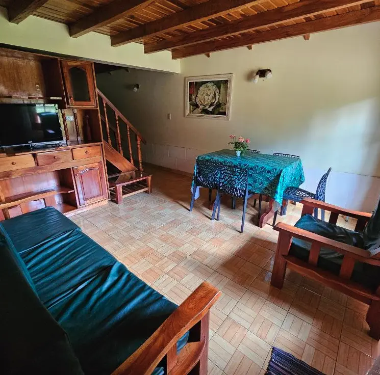 Cabañas El Refugio del Mensu mesa de comedor