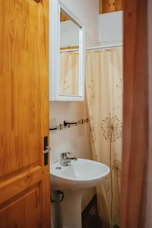Cabañas La Amistad espejo del baño