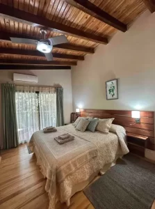 Casa Arasy cama doble con toallas