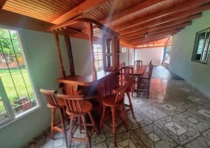 Casa Posada del Iguazú mesa de comedor