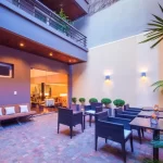 Hotel The Glu mesas afuera