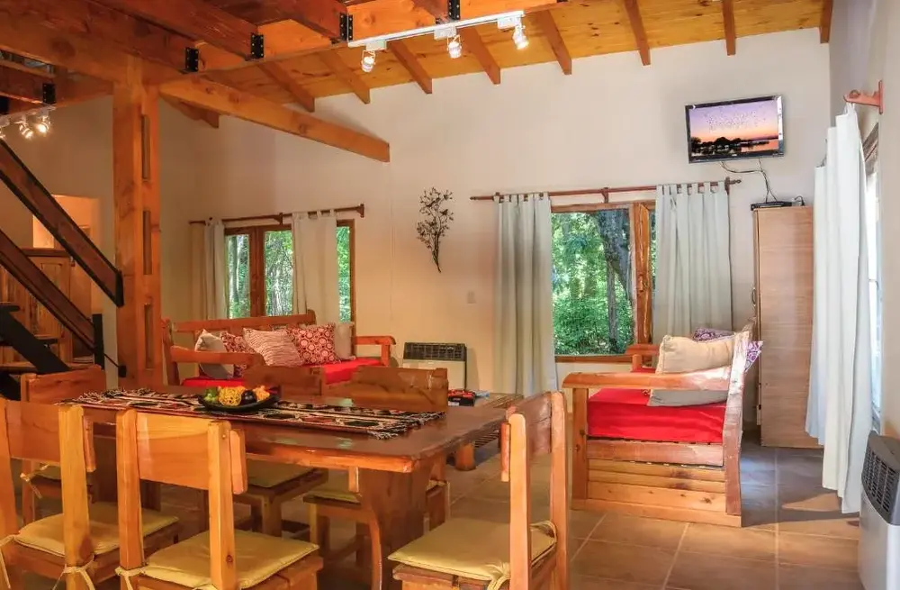 Cabañas Arcángeles mesa de comedor