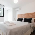 Casa Fliphaus Santa Fe cama doble con toallas