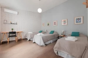 Casa Fliphaus Santa Fe camas individuales con toallas