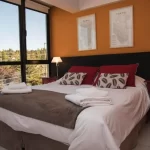 Departamento Specchio cama doble con toallas