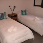 Hostel Art Factory Soho camas individuales con toallas