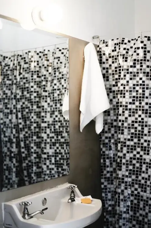 Hostel Art Factory Soho espejo del baño