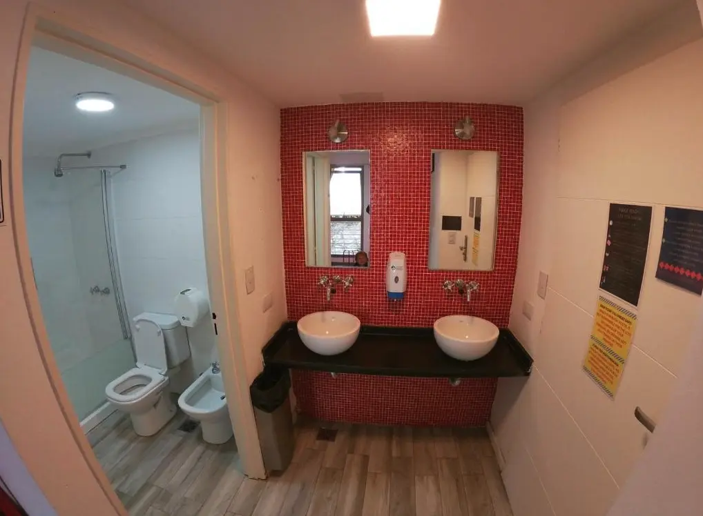 Hostel Malevo Muraña antebaño