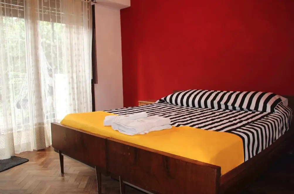 Hostel Play Soho cama doble con toallas