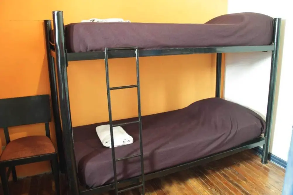 Hostel Play Soho cucheta con toallas