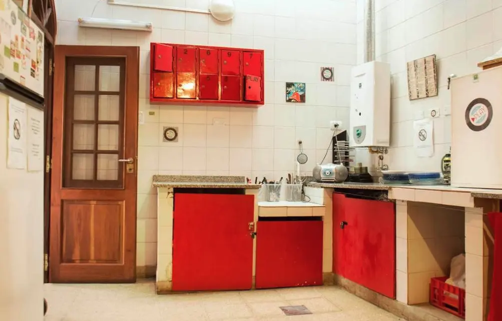 Hostel Play Soho mesada