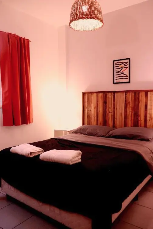 Hostel Ruda cama doble con toallas