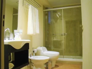 Hotel Bue baño completo