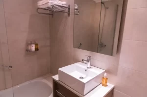 Hotel Dazzler by Wyndham Buenos Aires Polo espejo del baño