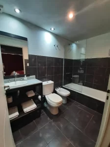 Hotel First Palermo baño completo
