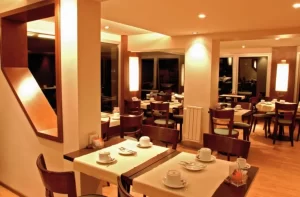 Hotel Flat Bariloche mesas para comer