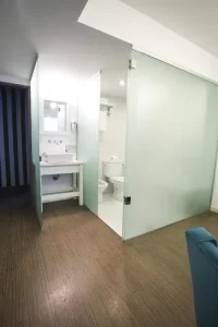 Hotel Infinito antebaño