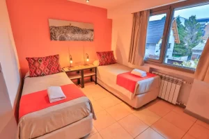 Hotel Tierra Guacha camas individuales con toallas