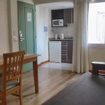 Aparthotel Cóndor Suites mesa de comedor