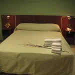 Aparthotel Tunkelén cama doble con toallas