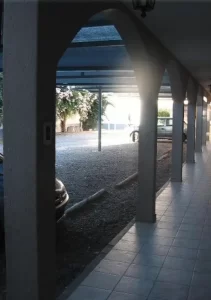 Aparthotel Tunkelén estacionamiento
