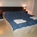 Departamentos Las Cañas cama doble con toallas