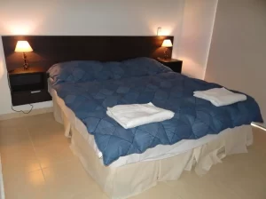 Departamentos Las Cañas cama doble con toallas