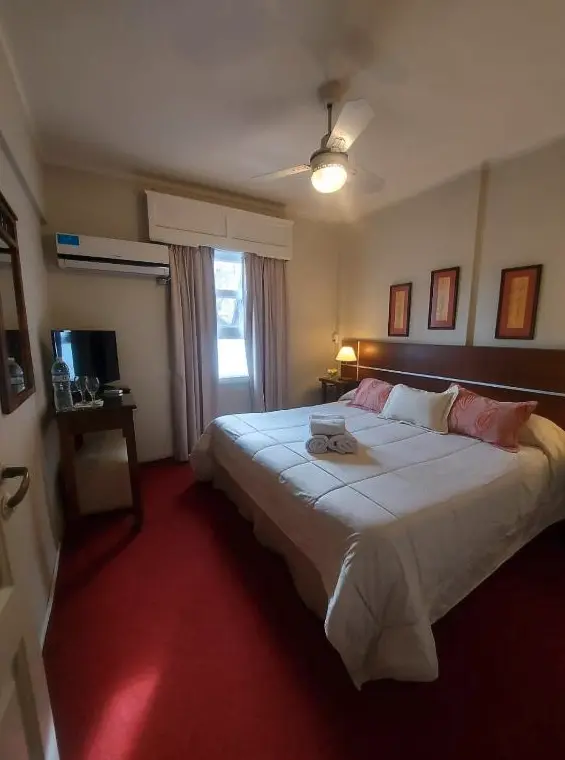 Hotel Ariosto cama doble con toallas