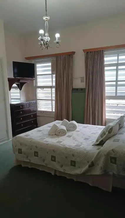 Hotel Balbi cama doble con toallas