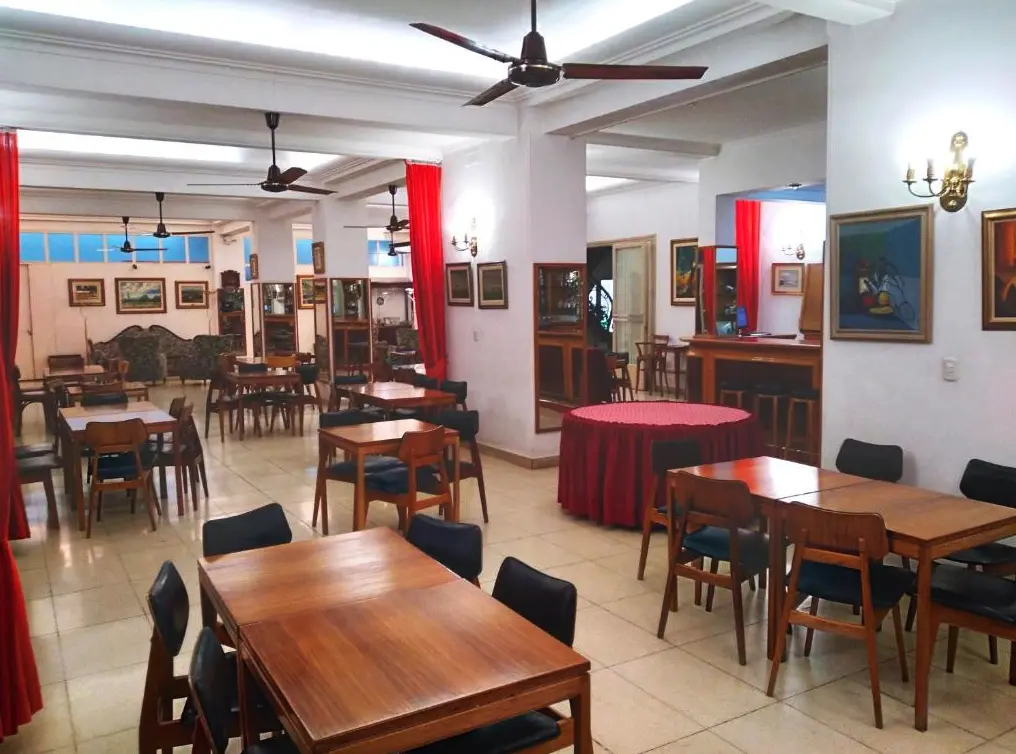 Hotel Balbi mesas para comer